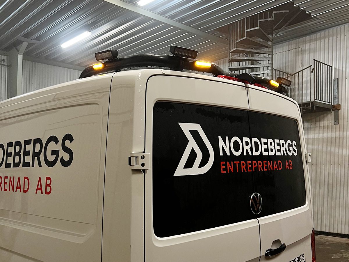 T-RACK VW Crafter H2 Compact 17- kattokameralla. Takimmainen kattokaari