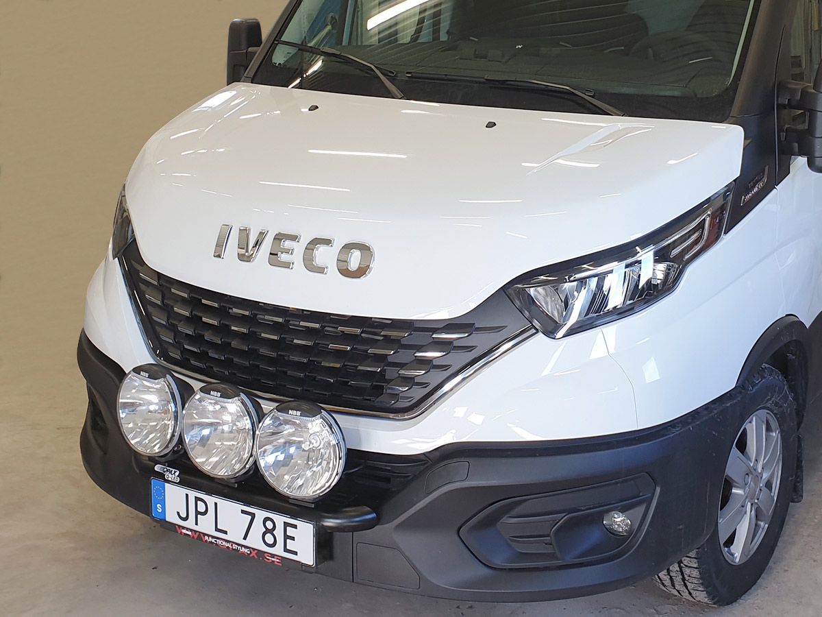 Q-LIGHT II Iveco Daily 19- lisävaloteline (lisävalokaari) enintään 3 valolle