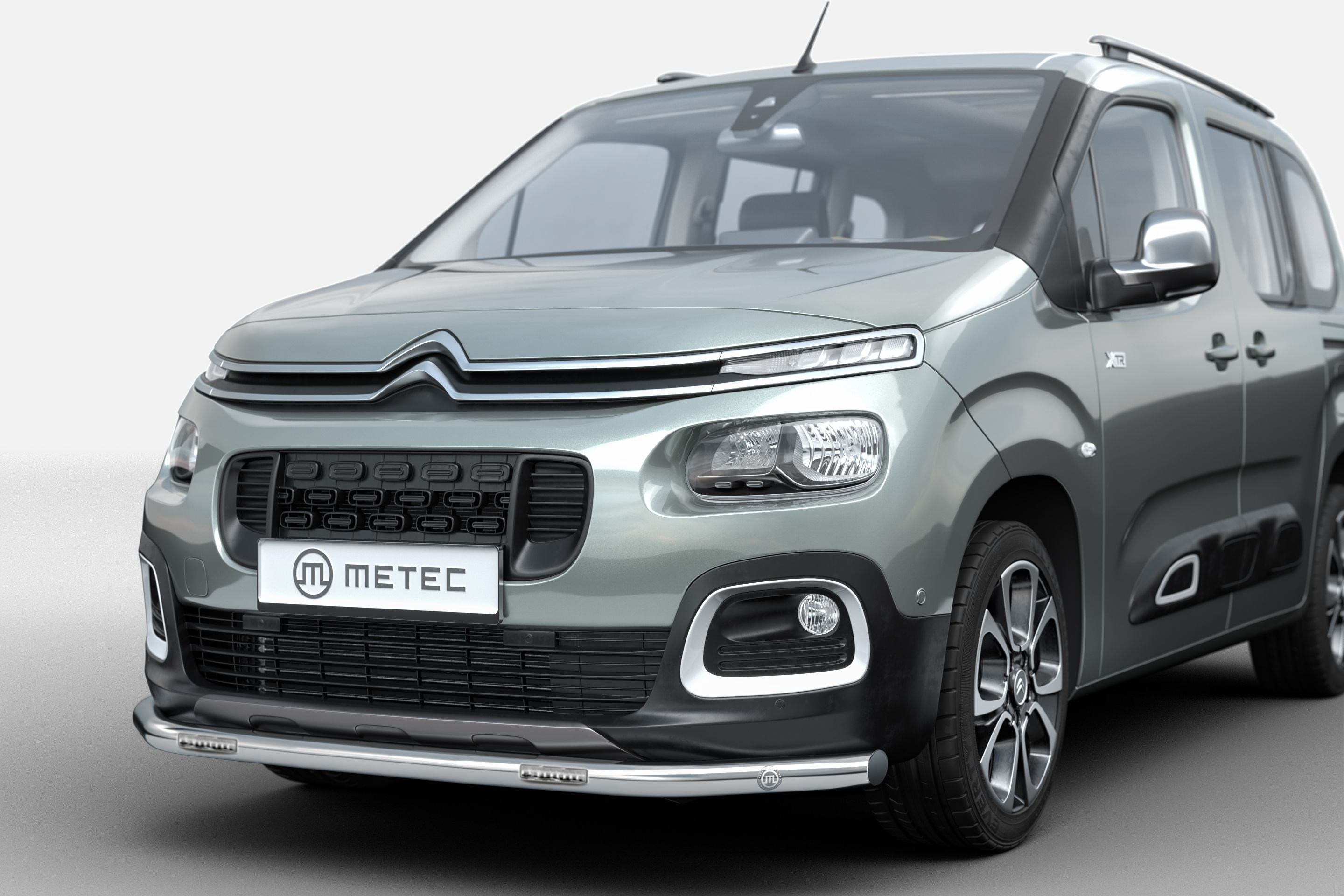 Etuhelmaputki LED-valolla Citroen Berlingo 2018-