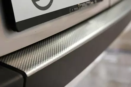 Takapuskurin suojalevy, VW Crafter 2007-2016 - Vetokoukun askelmat pakettiautoon - 8020102570 - 1