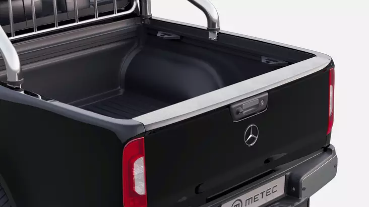 Takalaidan suojalevy MB X-Class 2017-, Metec - Vetokoukun askelmat pakettiautoon - 8020102560 - 1