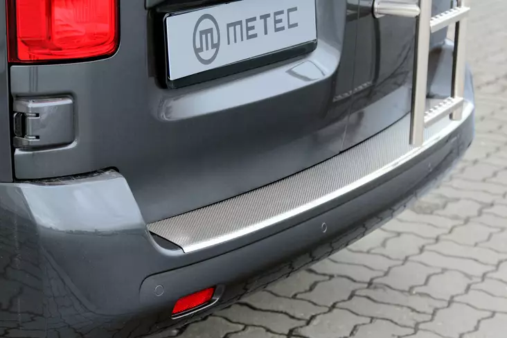 Takapuskurin suojalevy Peugeot Expert 2016-, Metec - Vetokoukun askelmat pakettiautoon - 8020102600 - 1