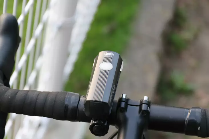 CatEye AMP500S Polkupyöränvalo - Polkupyörän etuvalot - 8020112752 - 1