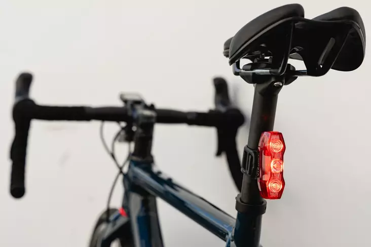 CatEye VIZ450 takavalo USB-C - Polkupyörän takavalot - 8020112763 - 1