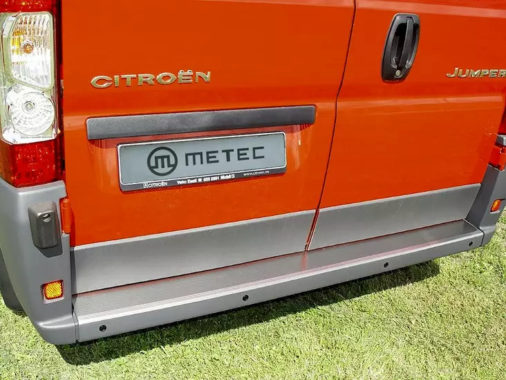 Takapuskurin suojalevy Fiat Ducato 2007-, Metec - Vetokoukun askelmat pakettiautoon - 8020102573 - 1