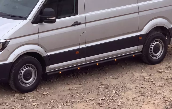 Sivuputket musta LED VW Crafter 18-26+ 3640mm - Astinlaudat ja kylkiputket - 8020121014 - 1