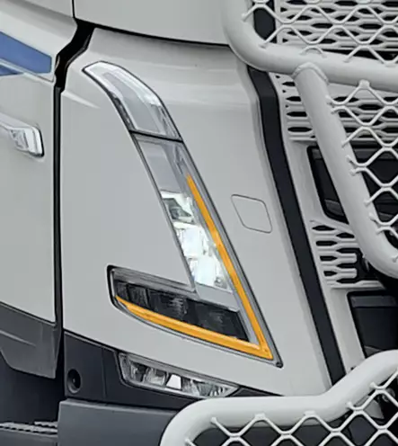 Truckvision Volvo FH5 DRL White & Amber - Volvo - 8020110428 - 1