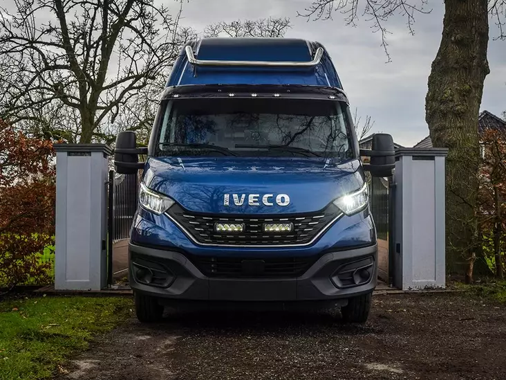 Iveco Daily 2019- Lazer Triple-R 750 Gen2 Grillkit - Merkkikohtaiset lisävalot - 8020104748 - 1