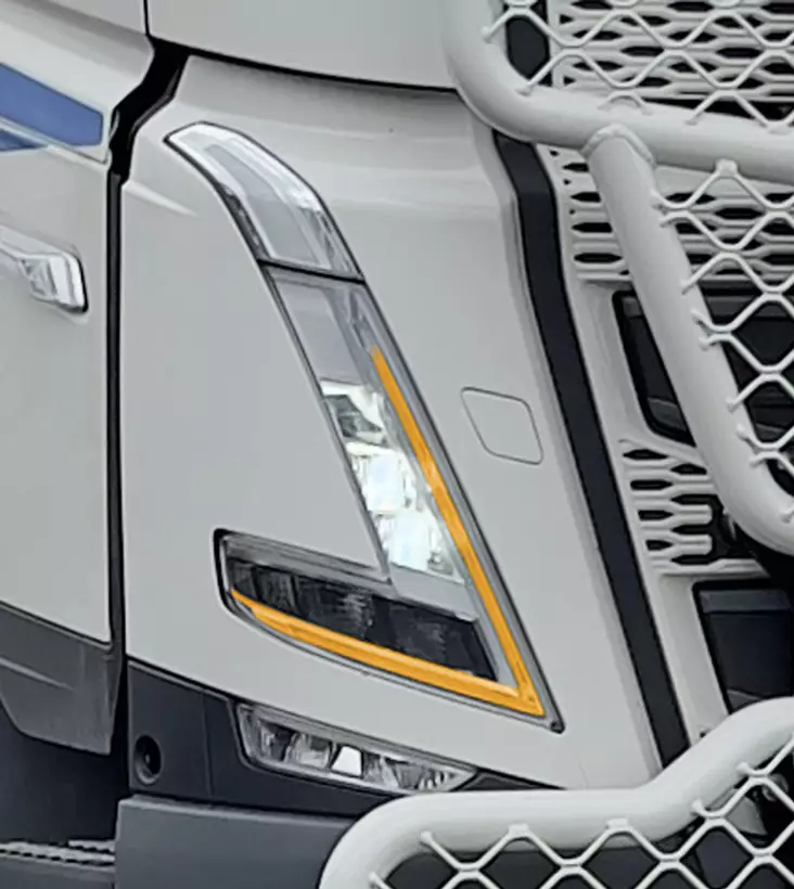 Truckvision Volvo FH5 DRL White & Amber - Volvo - 8020110428 - 1