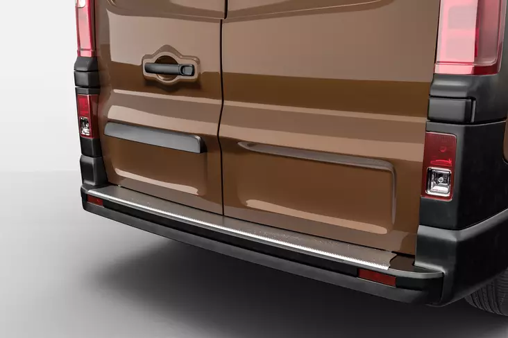 Takapuskurin suojalevy Nissan NV300 2015-, Metec - Vetokoukun askelmat pakettiautoon - 8020102609 - 1