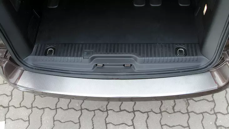 Takapuskurin suojalevy Opel Vivaro 2019-, Metec - Vetokoukun askelmat pakettiautoon - 8020102599 - 1